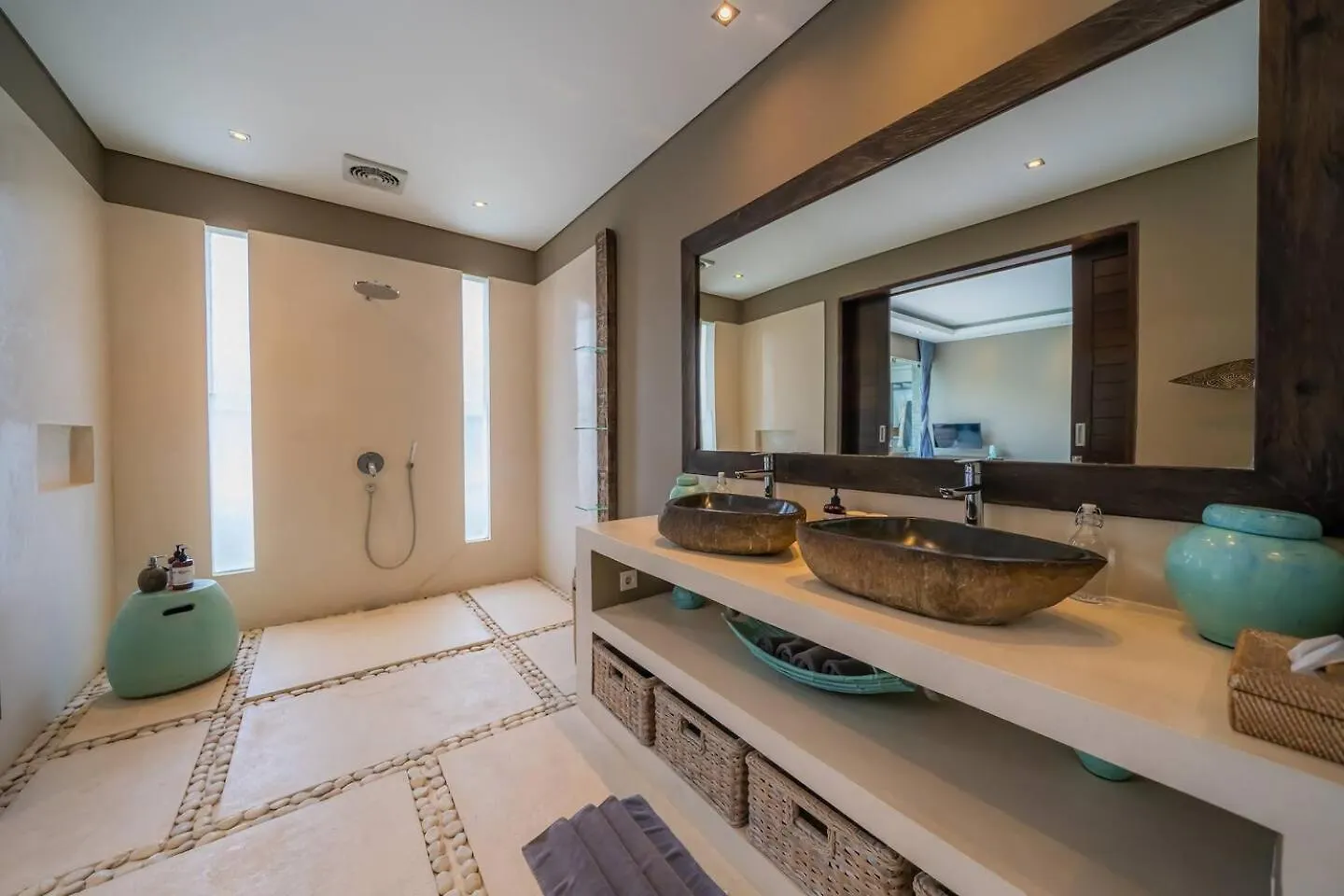 4 Bedroom Villa With Pool, Central Location Seminyak Seminyak (Bali)