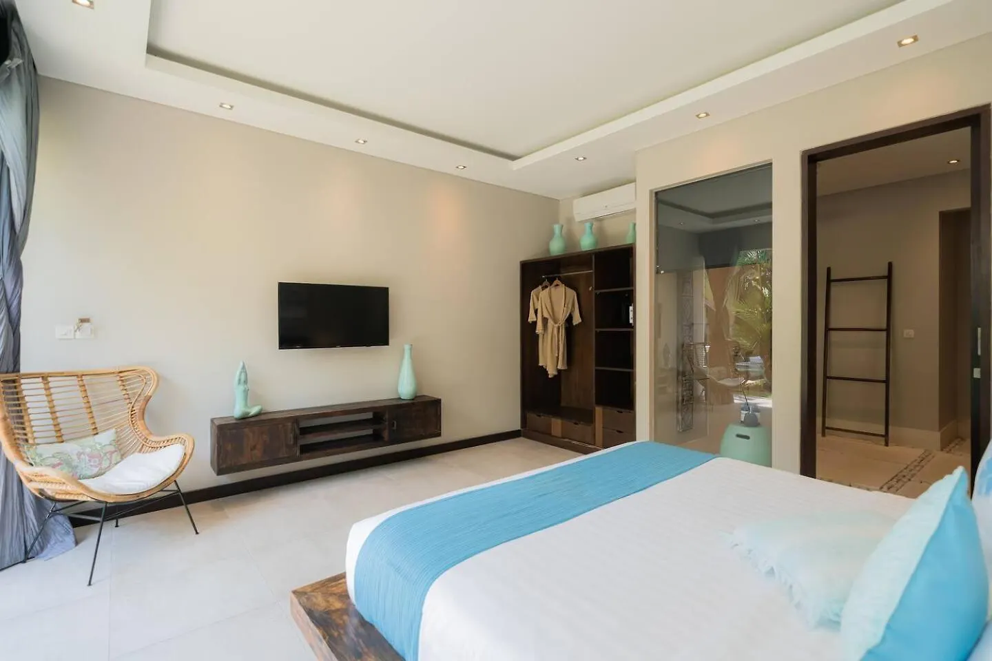 4 Bedroom Villa With Pool, Central Location Seminyak