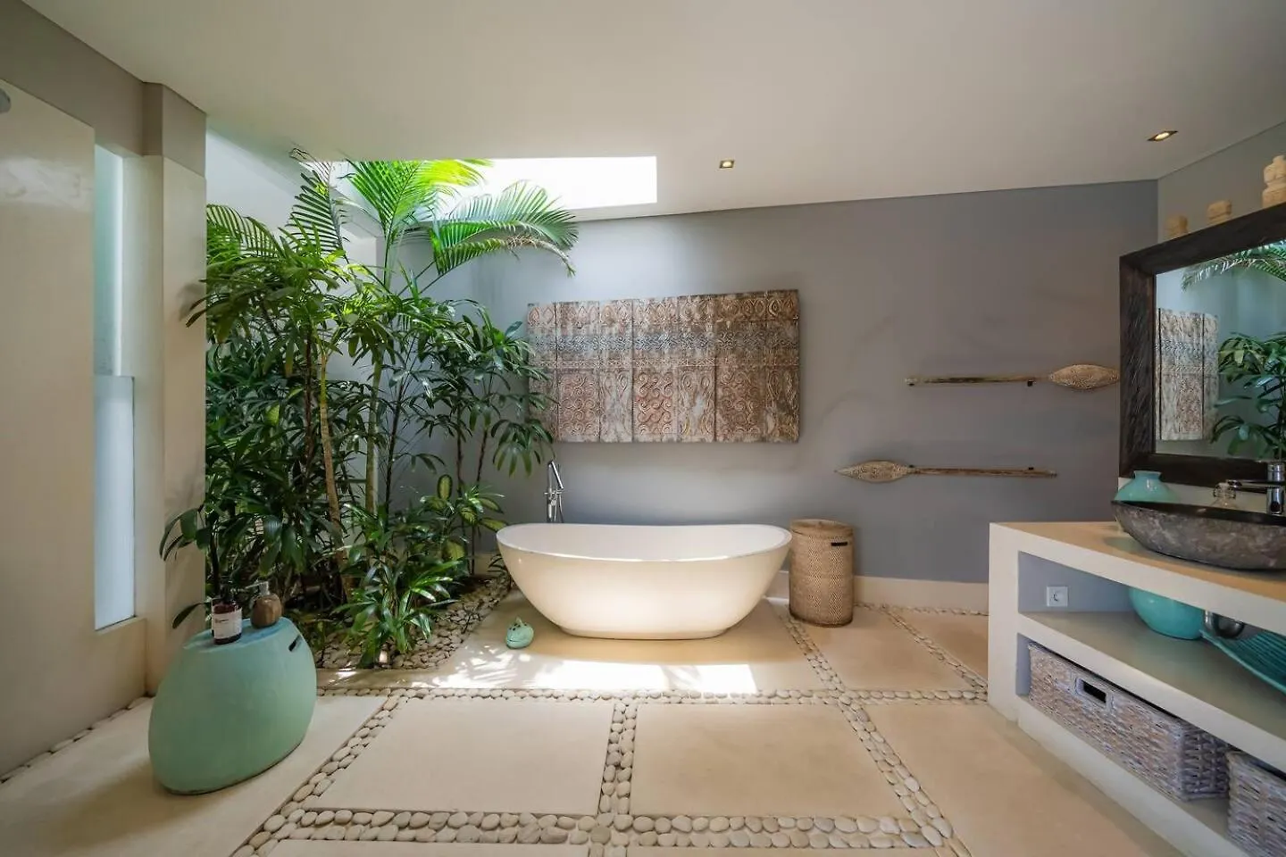 4 Bedroom Villa With Pool, Central Location Seminyak Indonesia