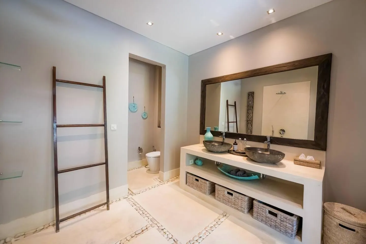 4 Bedroom Villa With Pool, Central Location Seminyak
