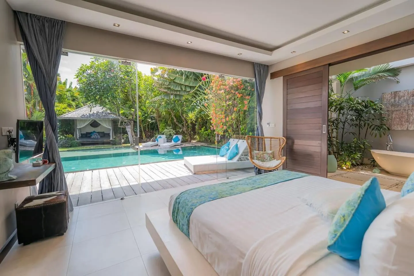 4 Bedroom Villa With Pool, Central Location Seminyak  Seminyak (Bali)