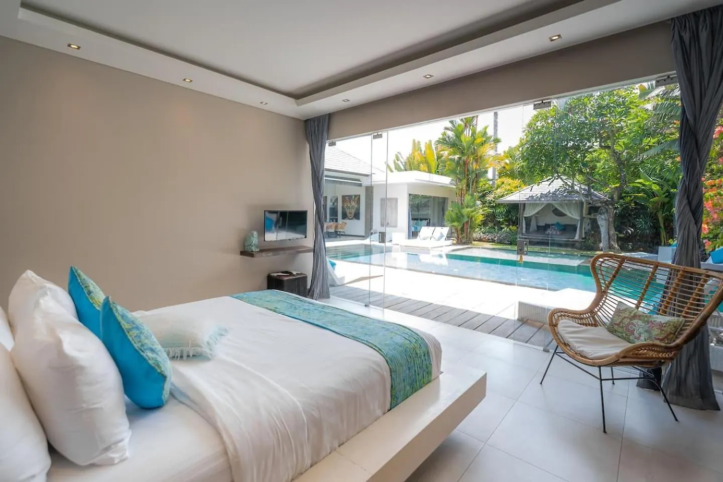 4 Bedroom Villa With Pool, Central Location Seminyak 0*, Seminyak (Bali)
